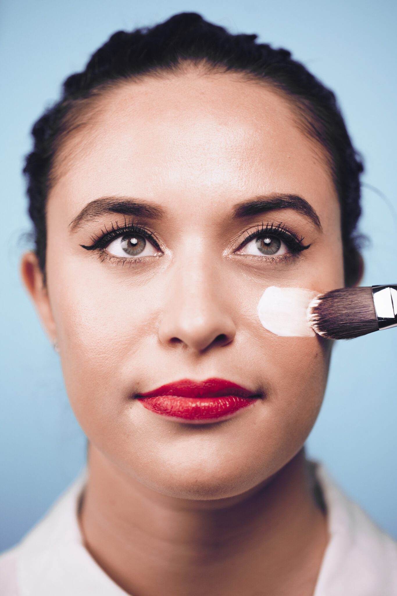 brushing-on-makeup